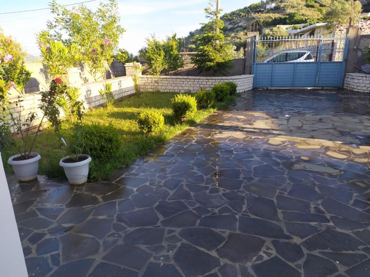 Mihal Suites Sarande Bagian luar foto