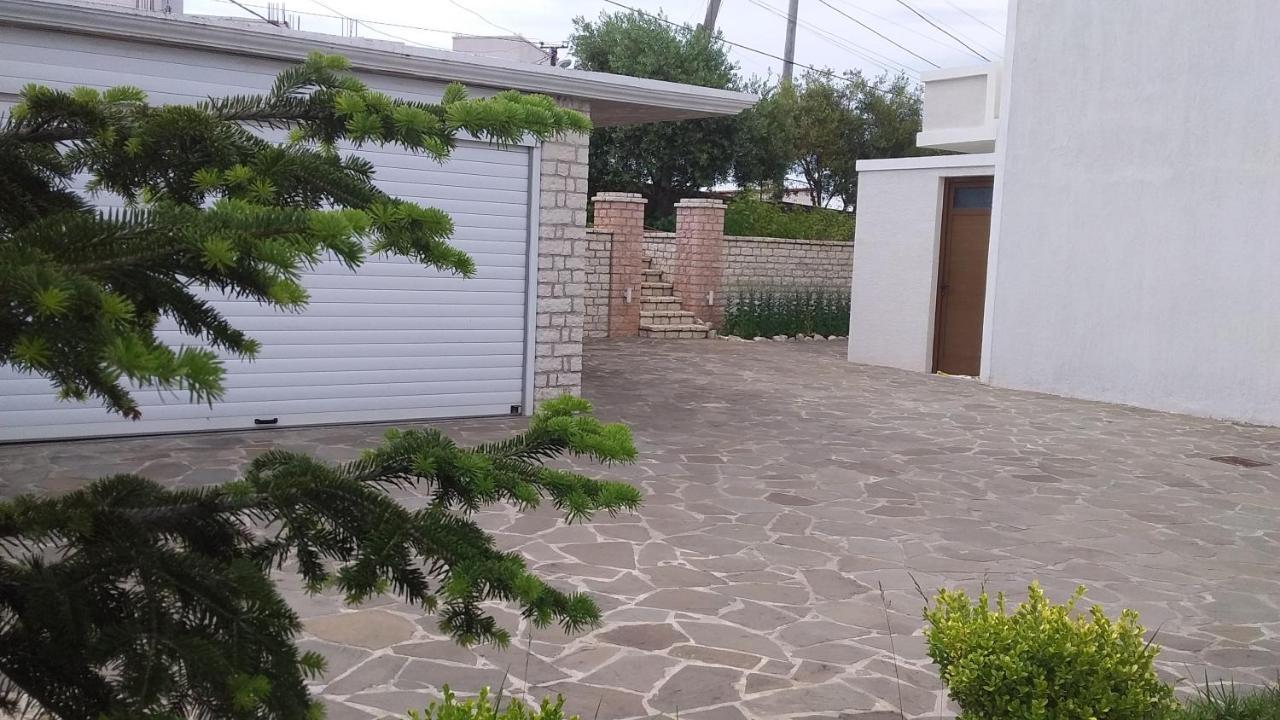 Mihal Suites Sarande Bagian luar foto