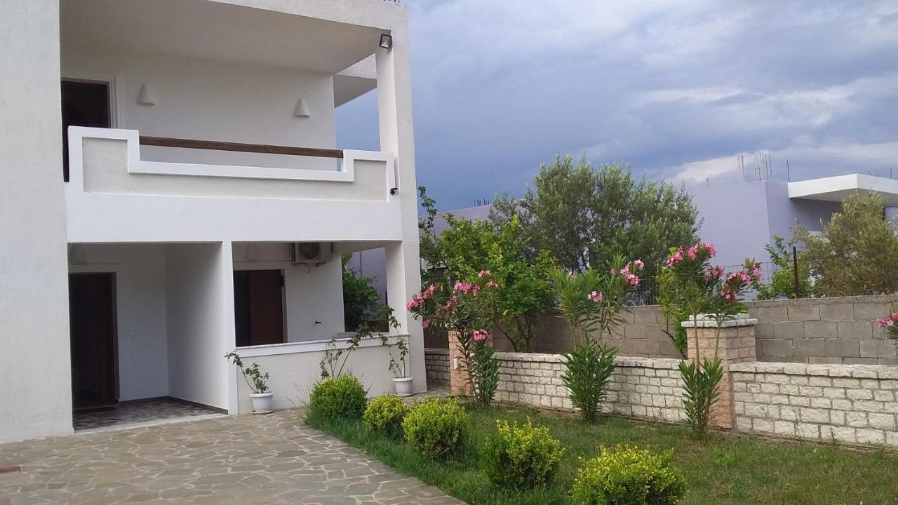 Mihal Suites Sarande Bagian luar foto