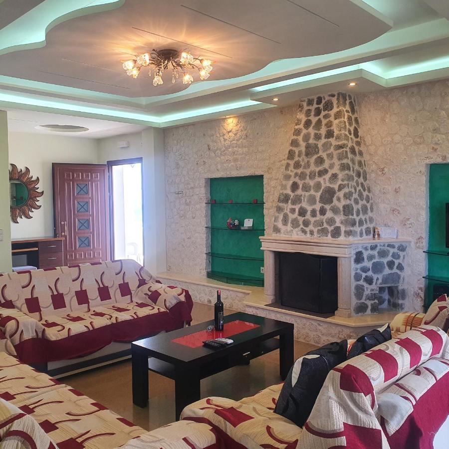 Mihal Suites Sarande Bagian luar foto