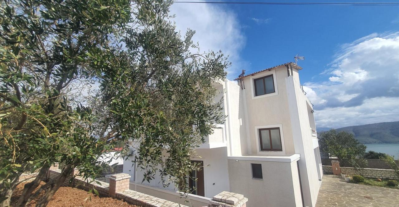 Mihal Suites Sarande Bagian luar foto