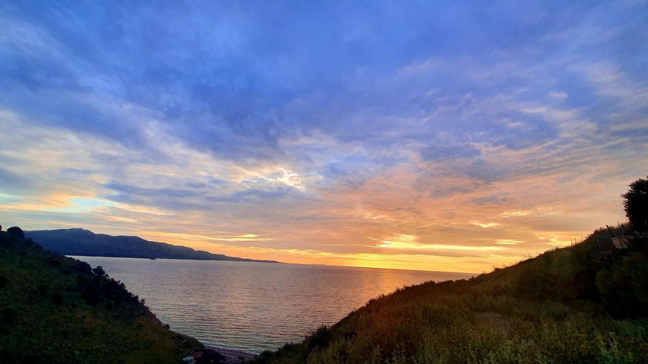 Mihal Suites Sarande Bagian luar foto