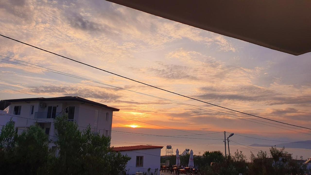Mihal Suites Sarande Bagian luar foto