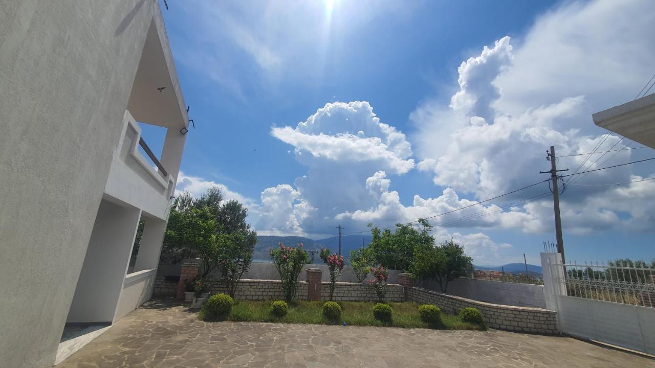 Mihal Suites Sarande Bagian luar foto