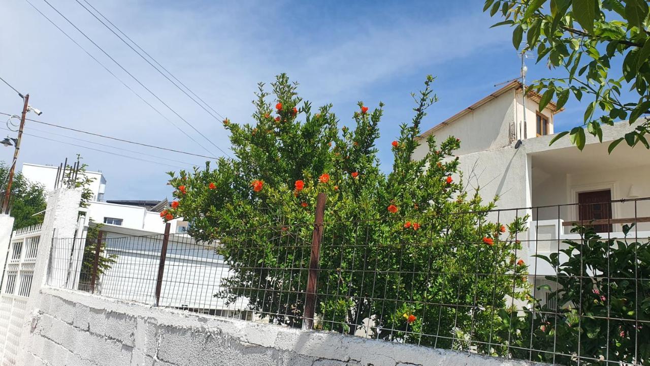 Mihal Suites Sarande Bagian luar foto