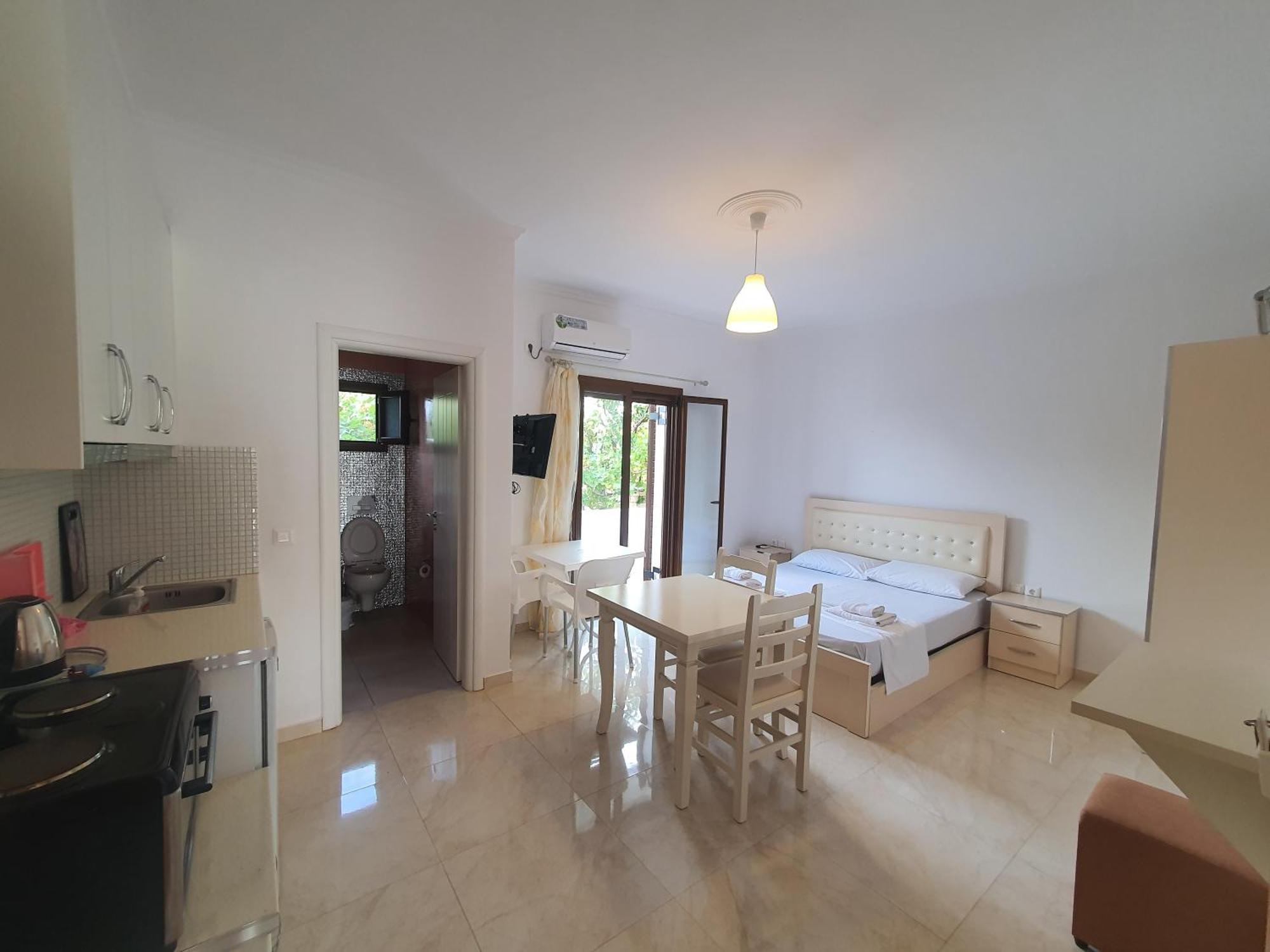Mihal Suites Sarande Bagian luar foto