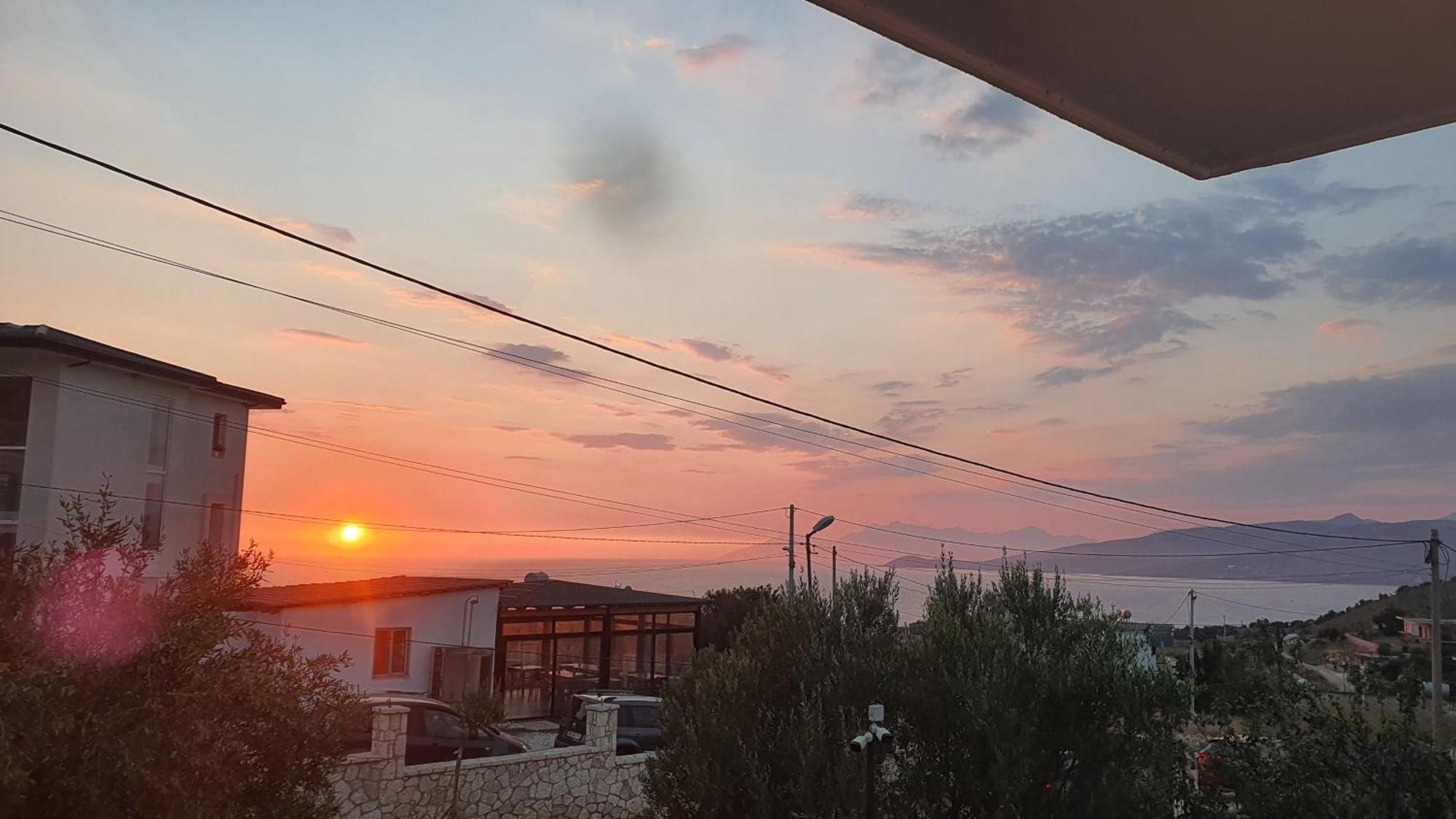 Mihal Suites Sarande Bagian luar foto