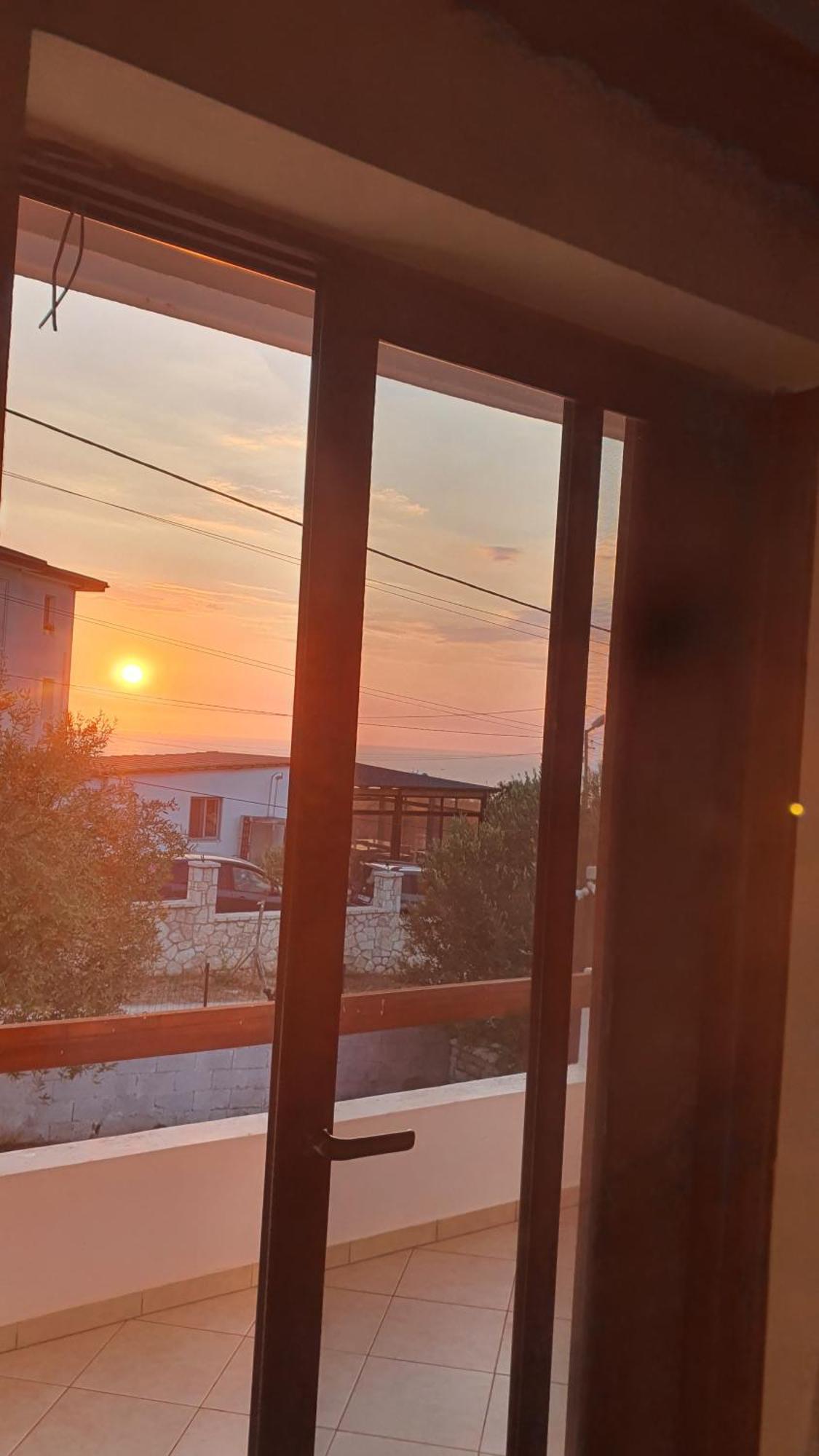 Mihal Suites Sarande Bagian luar foto