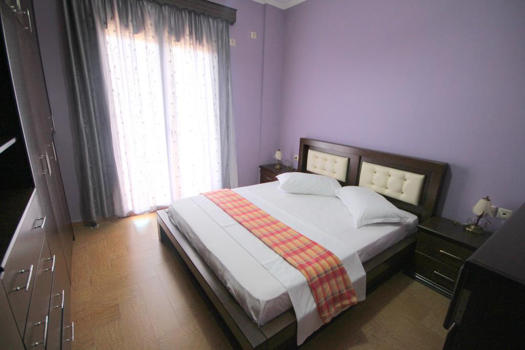 Mihal Suites Sarande Bagian luar foto