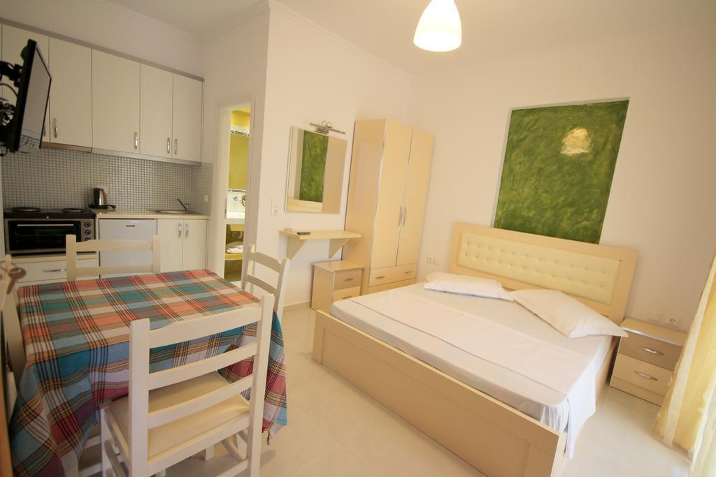 Mihal Suites Sarande Bagian luar foto